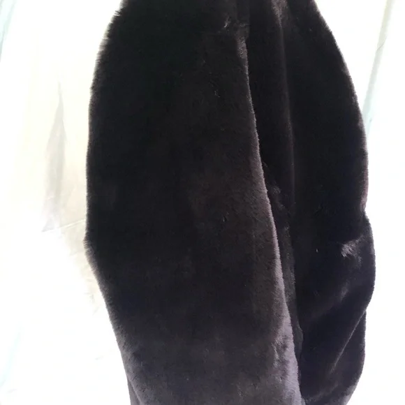 Stunning  faux fur jacket/coat in size small - Picture 2 of 5